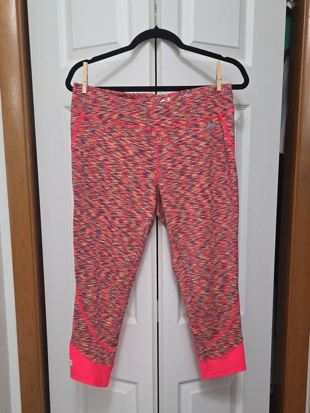 Avia L Active Capri Leggings in Pink Multicolor